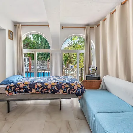 -pool - At 300 Βίλα Μαρμπέλλα